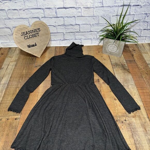 Aqua women’s gray turtleneck textured waves hem mini dress NWOT - Picture 11 of 11